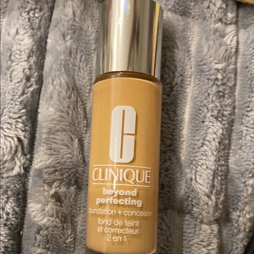 Clinique Beyond Perfecting Foundation + Concealer - Cream
